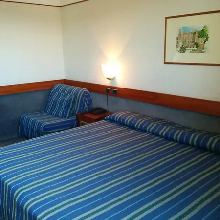 Meditur Hotel Cagliari Santa Maria מלון קליארי